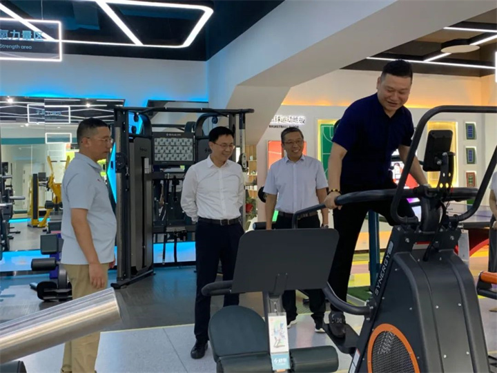 濟南市體育局局長董懷敏一行蒞臨leyu.樂魚體育參觀指導